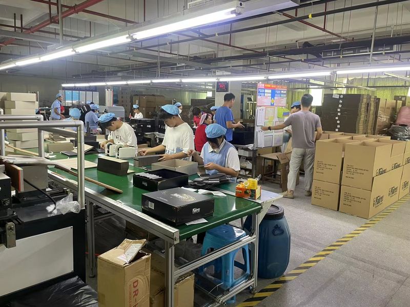 Dongguan Yongjian Paper Products Co., Ltd خط إنتاج المصنع
