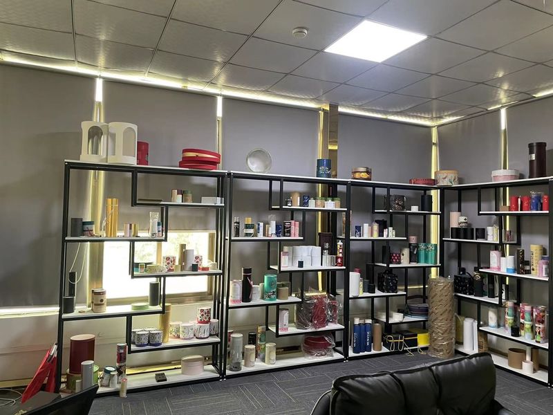 Dongguan Yongjian Paper Products Co., Ltd خط إنتاج المصنع